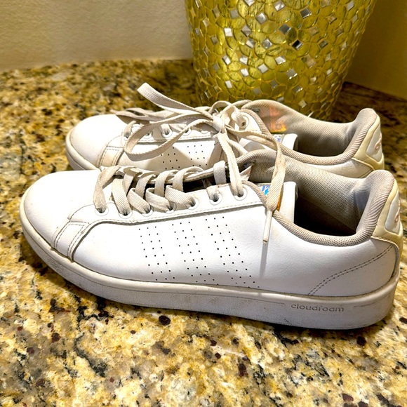 Adidas Women’s Casual White Tennis Shoes Size 8.5 - Picture 1 of 3